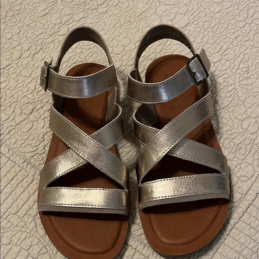 Toms Metallic Gold Leather & Suede Ladies 6 1/2 Sandals